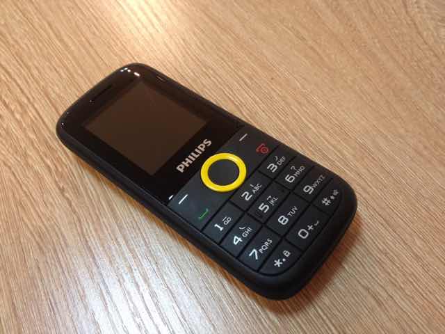 超长待机，也可以用作充电宝，飞利浦E330大写服装