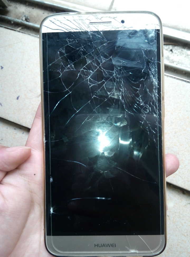 华为手机换屏后信号差_华为p8手机换屏教程_华为手机换屏后触屏不灵