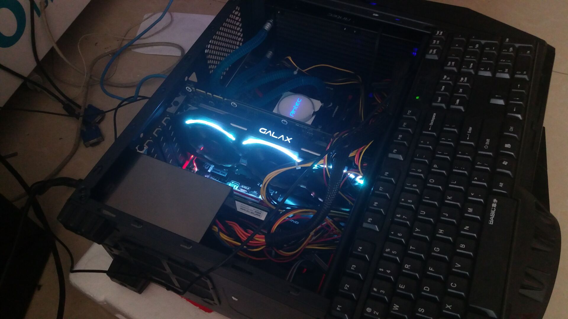 蓝色闪烁背景1920x1080|笔记本电脑 1920